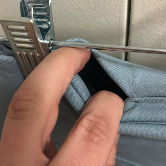 Nwot victoria sport legging with 3 total pockets - Picture 4 of 5